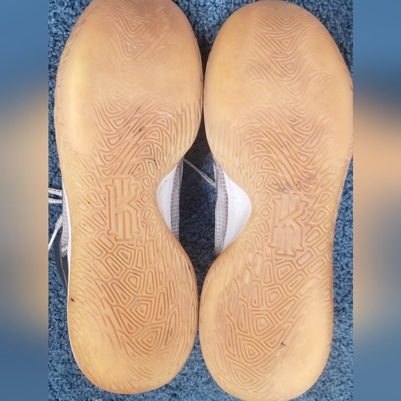 Nike Kyrie Flytrap 4EP Basketball Sneakers. CT1972-006. Released 2022. Size 8. - Picture 9 of 11